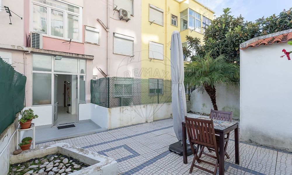 a2909a4c-0e54-4d05-9b4b-81798f3b2c1f-1