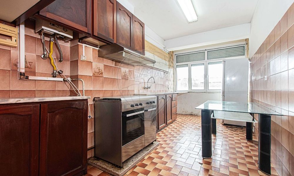 e735b91a-91aa-4a65-bac1-2e0fd62af135